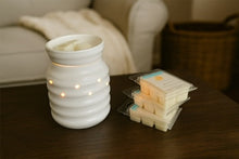 Load image into Gallery viewer, Illumination Electric Wax/Tart Warmer
